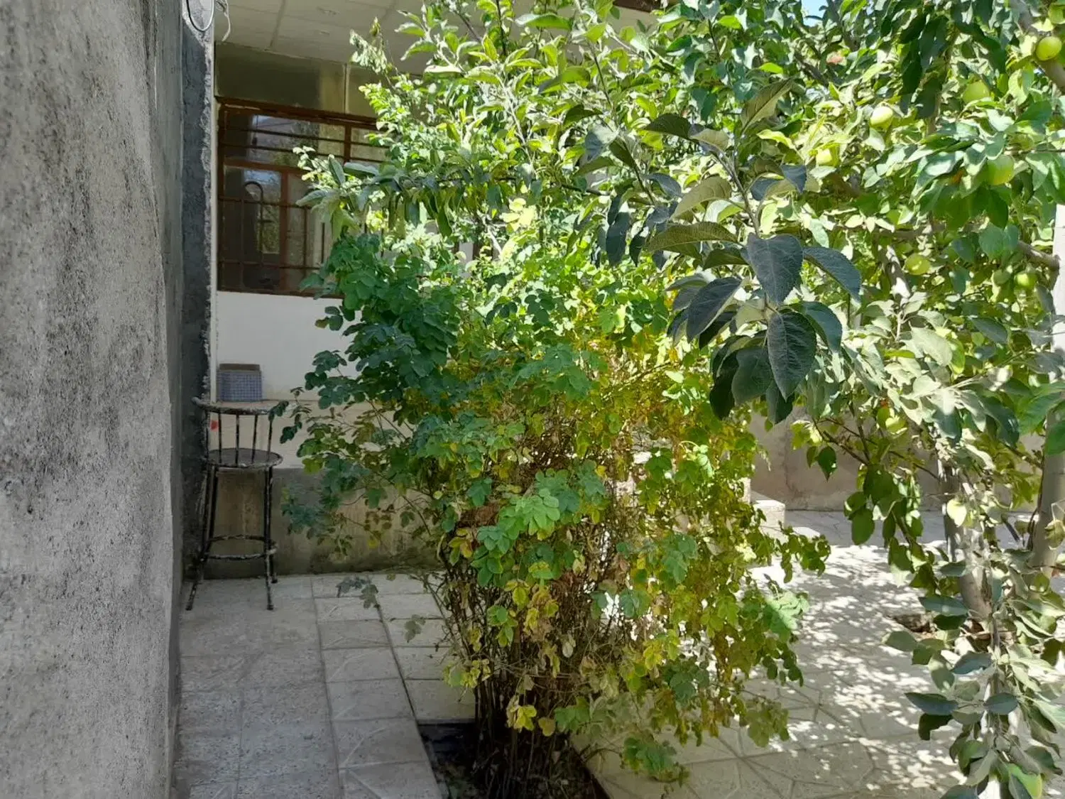خانه روستایی و باغچه(آب برق گاز)جاده مشهد- گلبهار