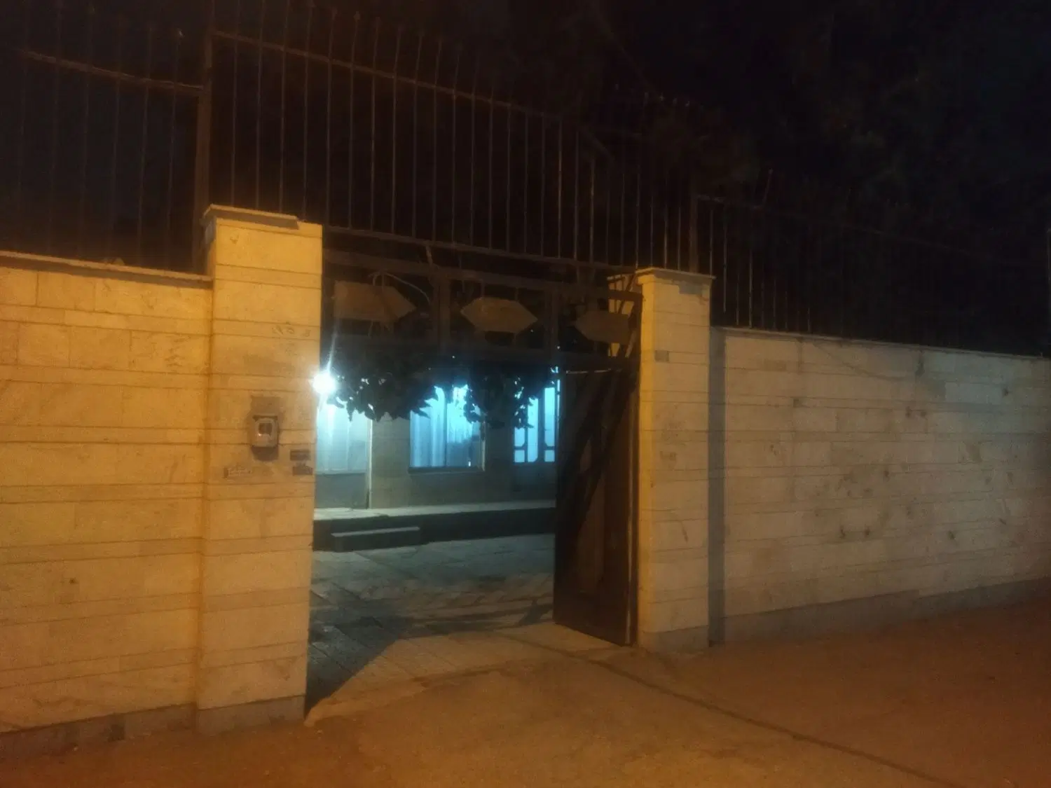 منزل ۲۰۰ متری آریاشهر
