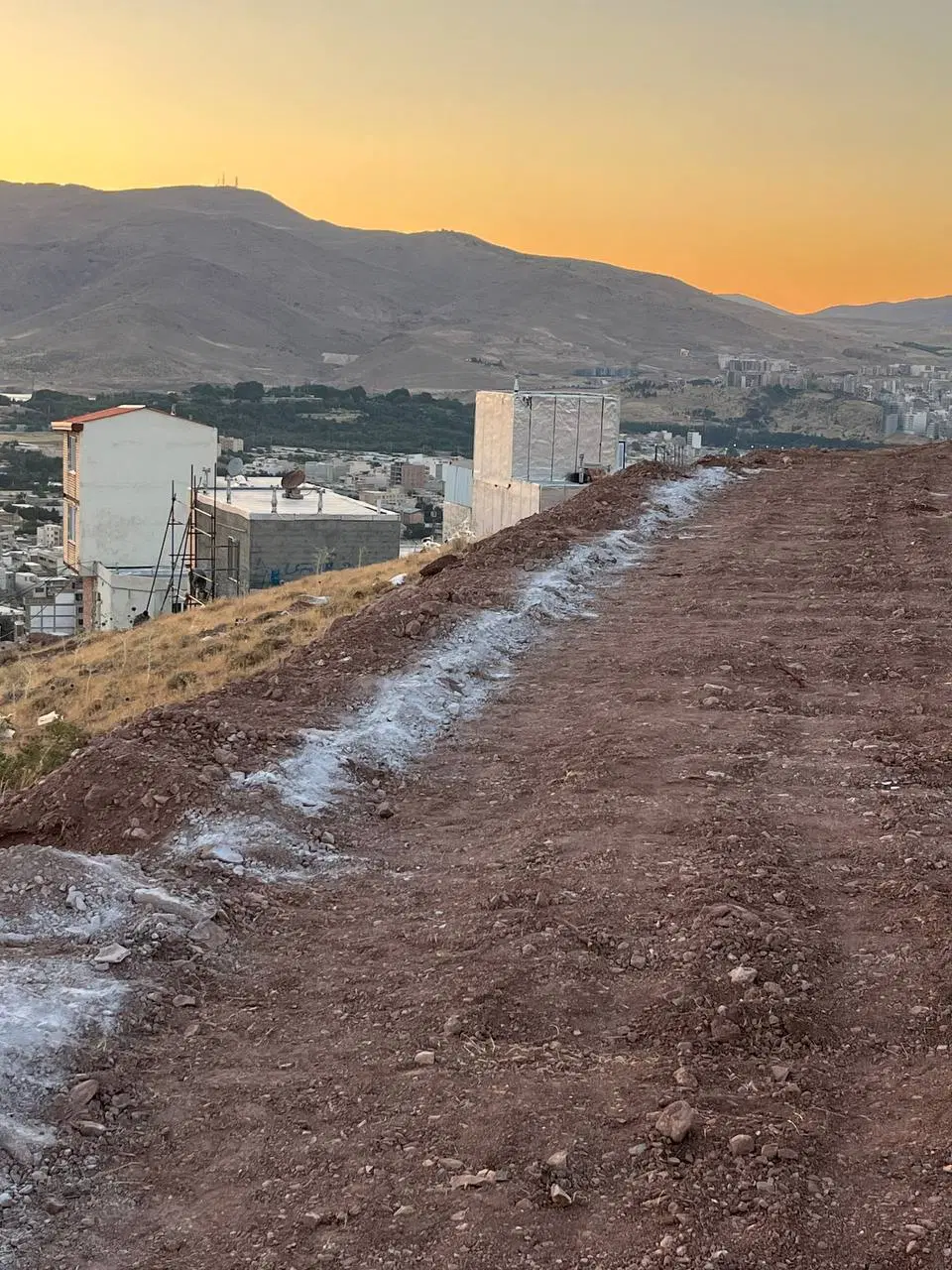 زمین مسکونی (موقعیت عالی)