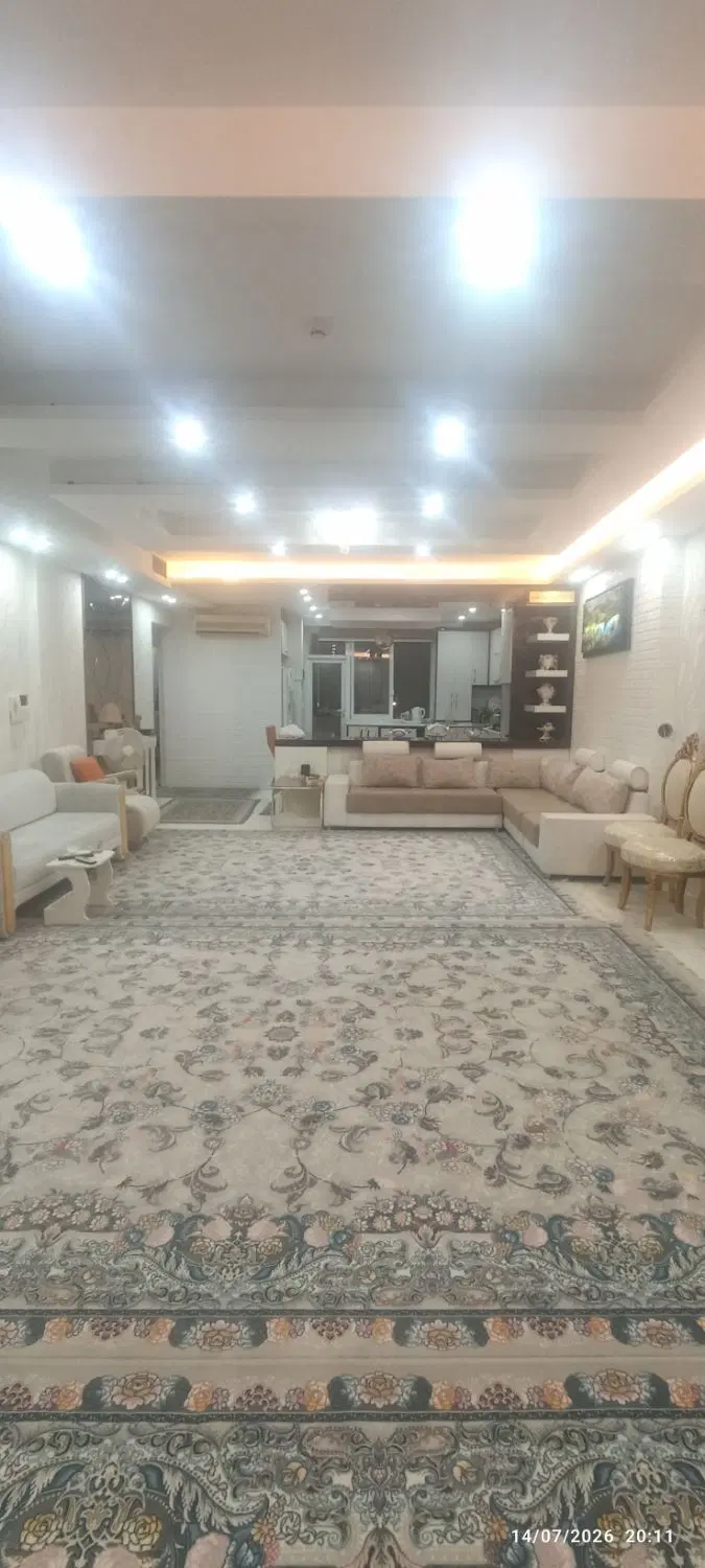 ۱۴۰متر ۳خواب طبقه۵ تک واحدی حاشیه خیابان ۲۰متری