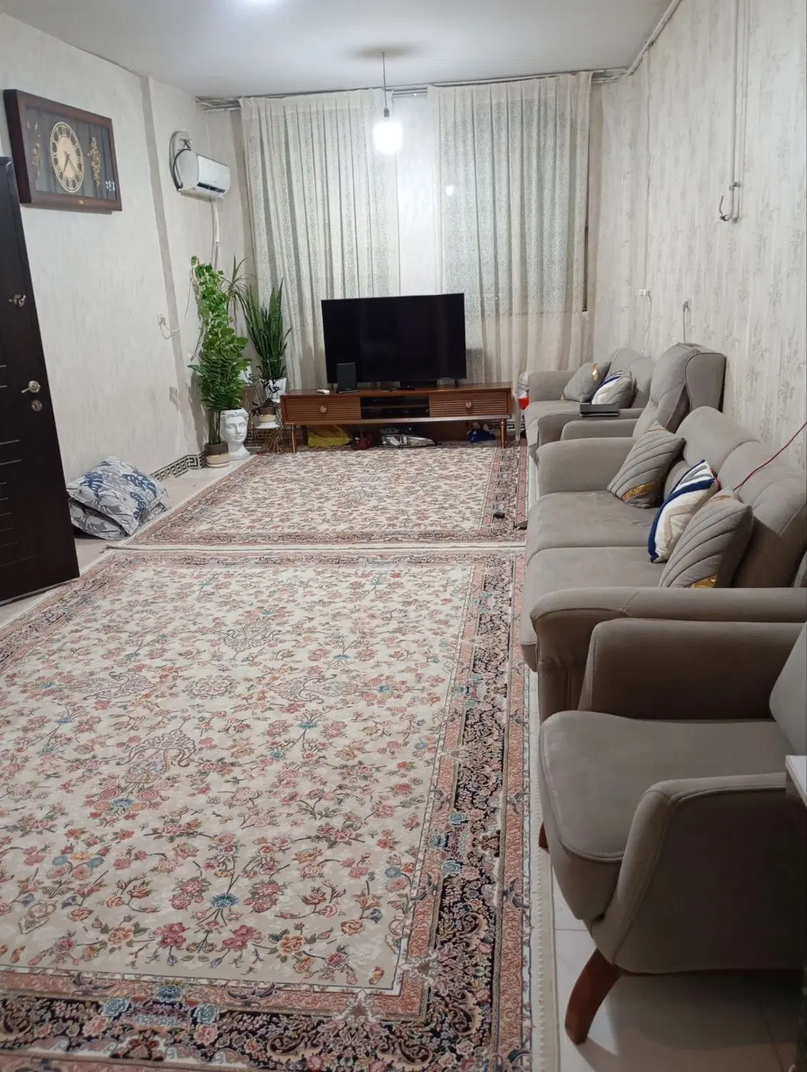 مسکن نرسیده ب میدان نیایش