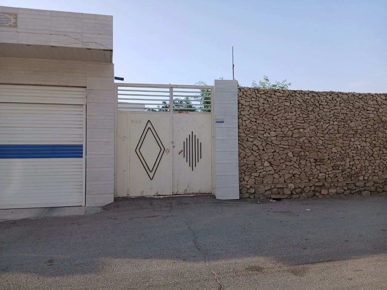 زمین ۳۸۵ متر