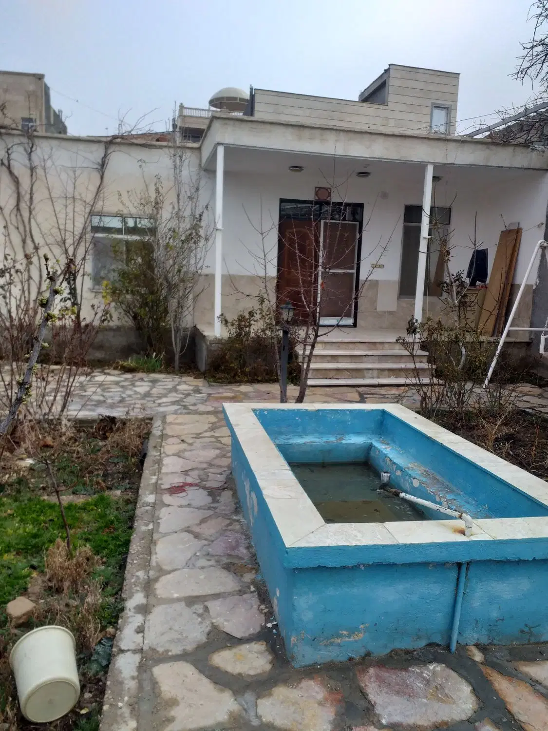 حیاط ویلایی دربست