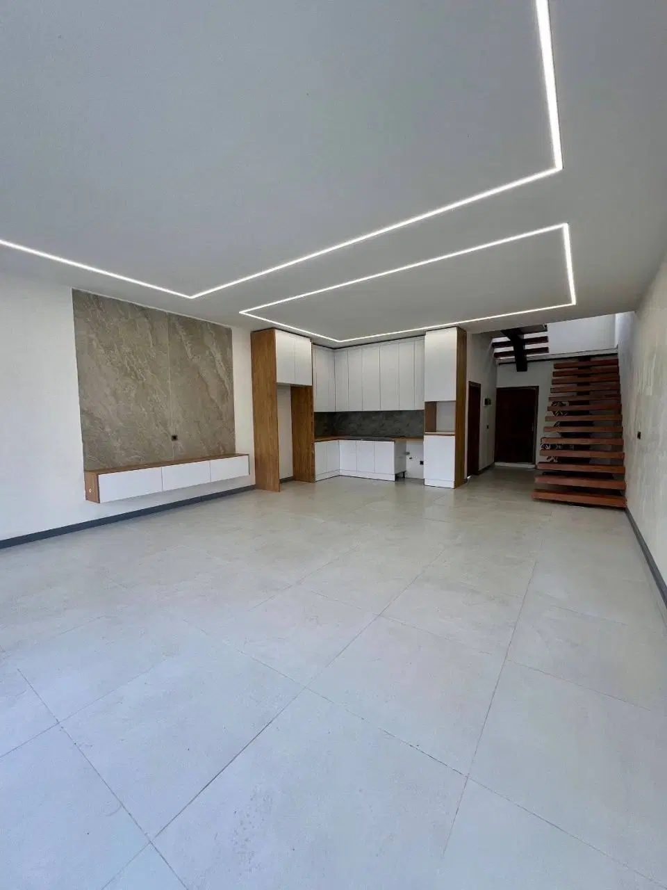 دوبلکس نما خلیجی_ محموداباد_ دسترسی خوب