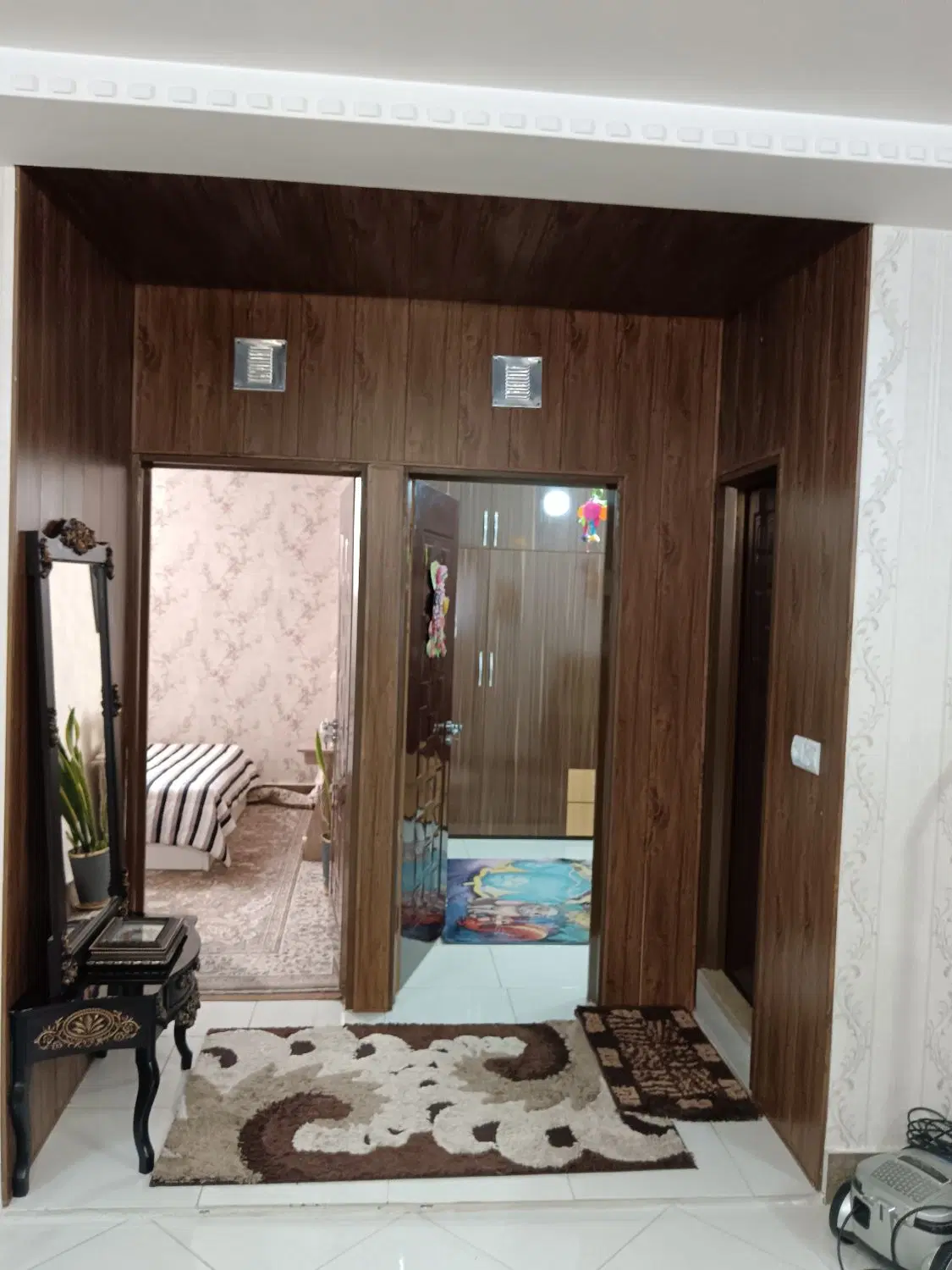 طبقه دوم حاشیه بیست متری
