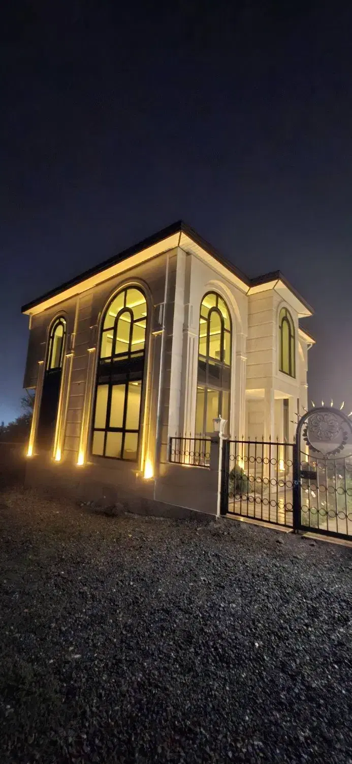 عمارت 300متری _لوکشین برند_11ونیم تا پایان تعطیلات
