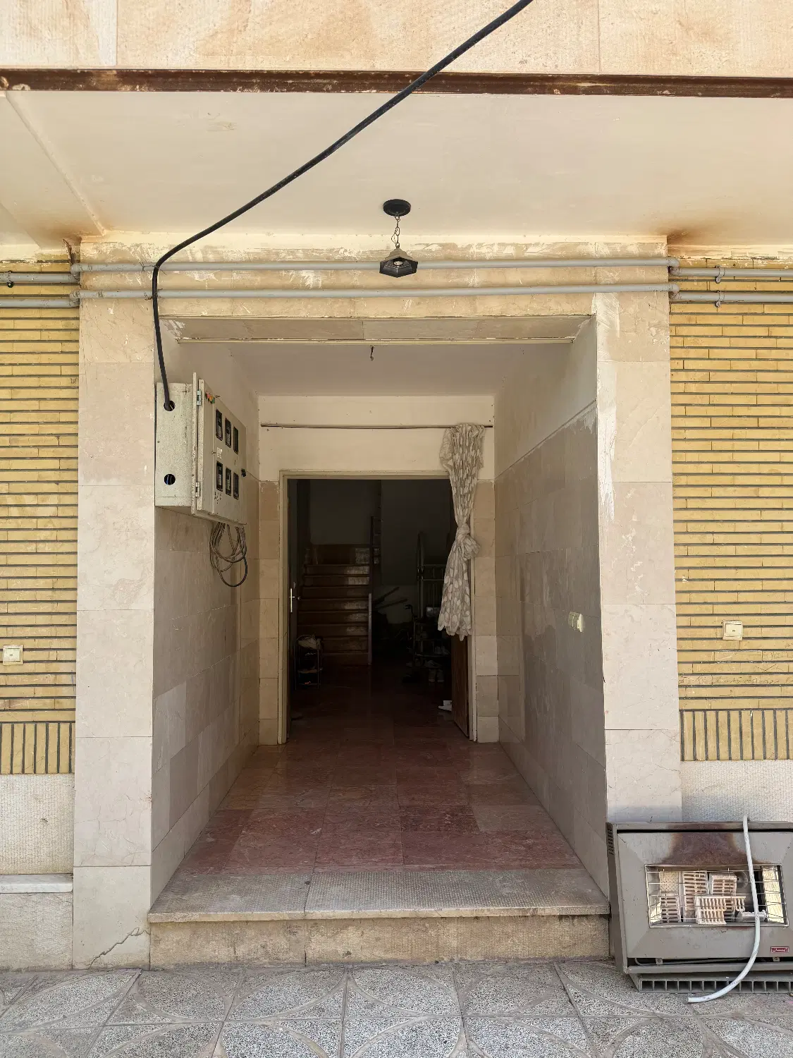 فروش یک واحد آپارتمان مسکونی