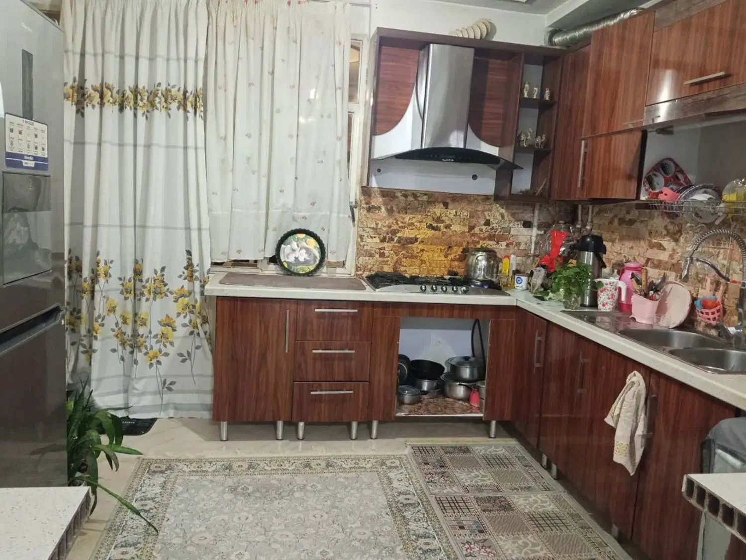 فروش ۷۰ متری دو خواب نقش جهان فاز یک