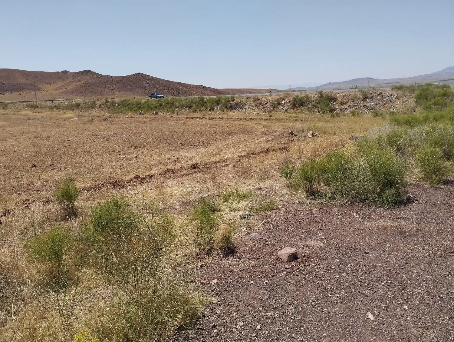 قطعه زمینی در بر جاده‌ی جلفا مرند روستای قره بلاغ