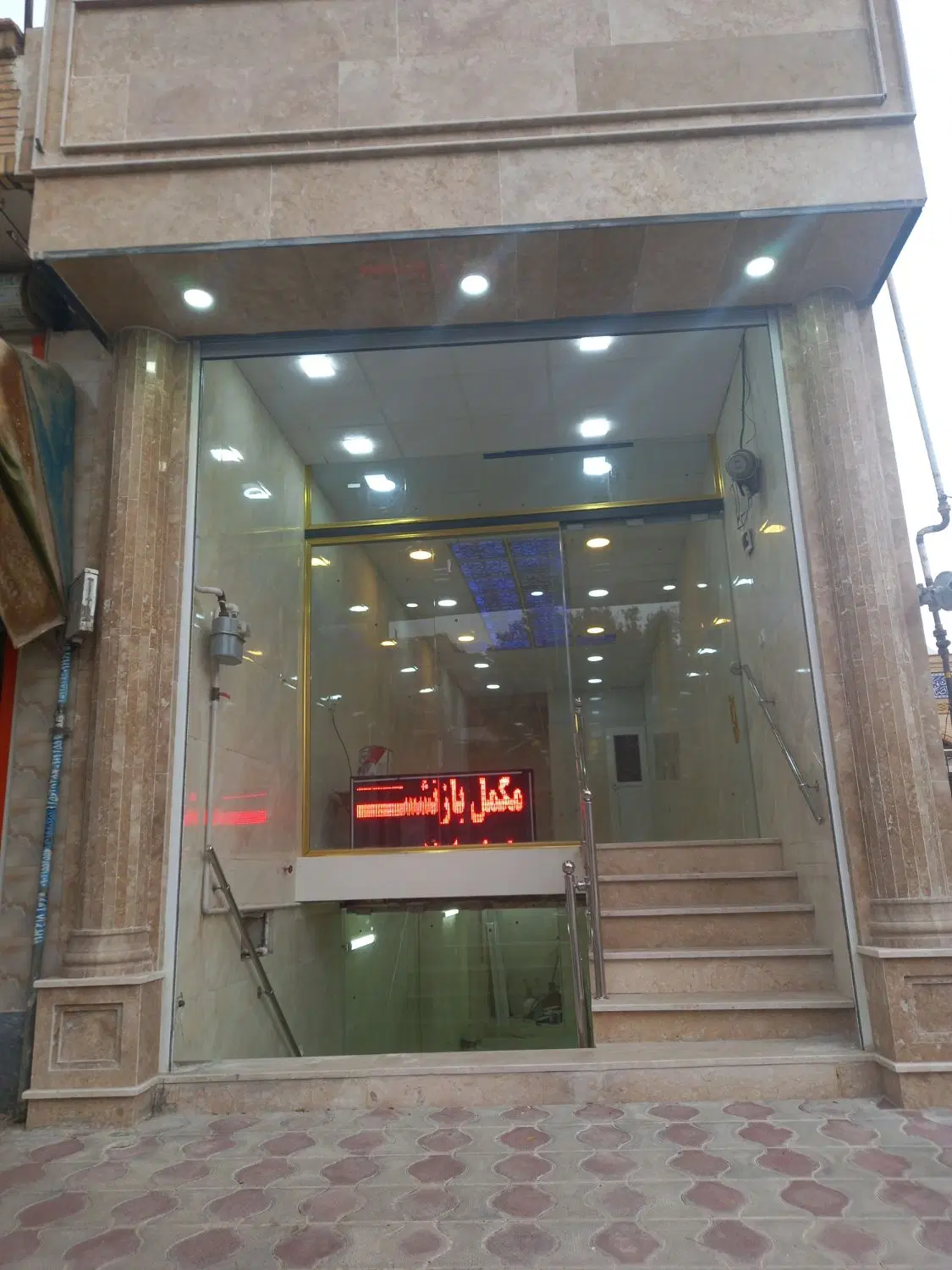 ۱۲۰مترمغازه تجاری در۲ واحد۶۰متری خیابان اصلی پرندک