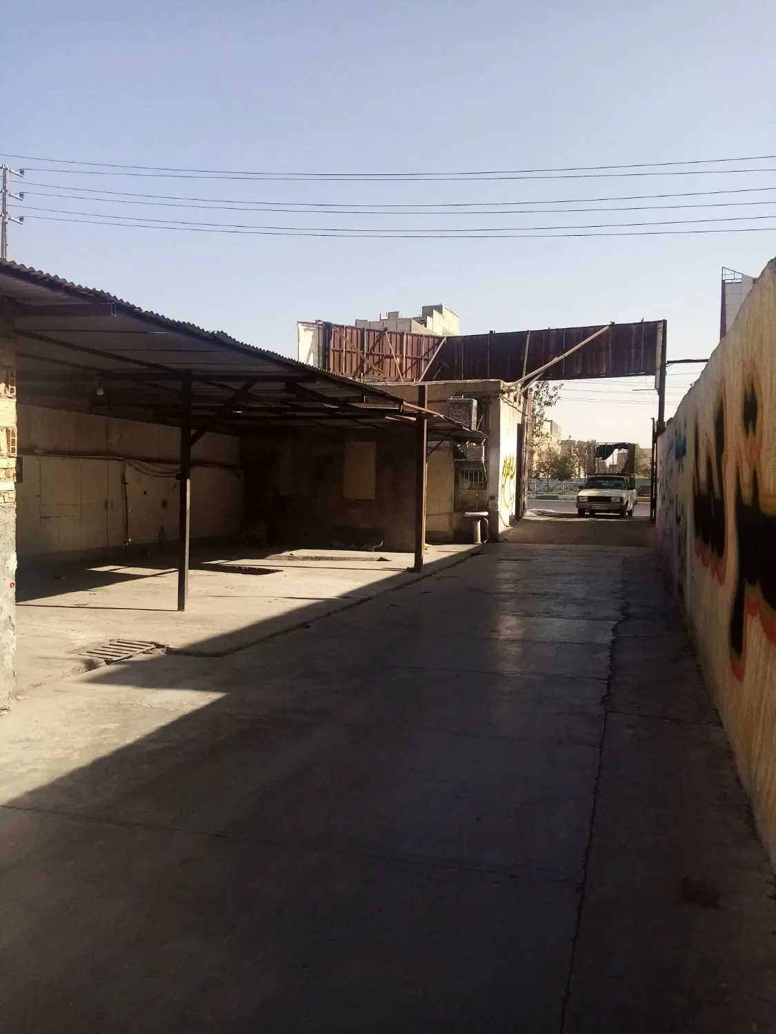 مغازه وگاراژ میدان ولیعصر