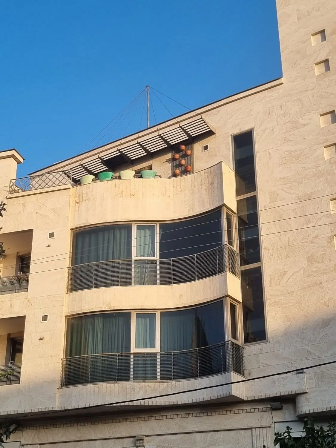 آپارتمان نوساز ۱۳۷ متر عفیف اباد
