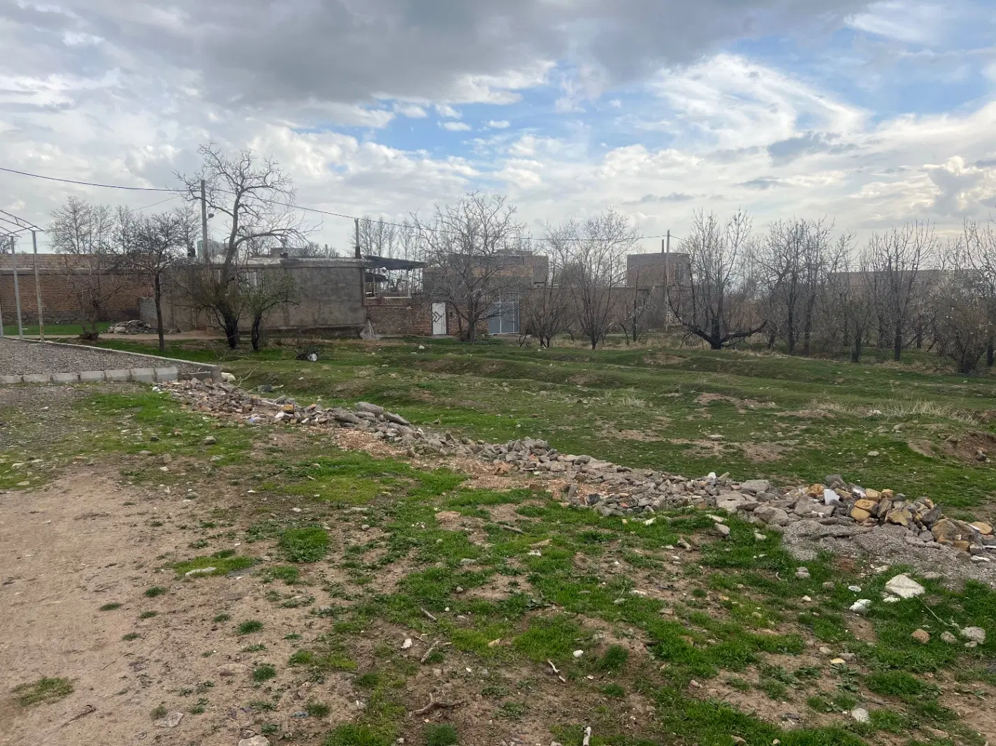 ۳۰۰متر زمین به فروش میرسد