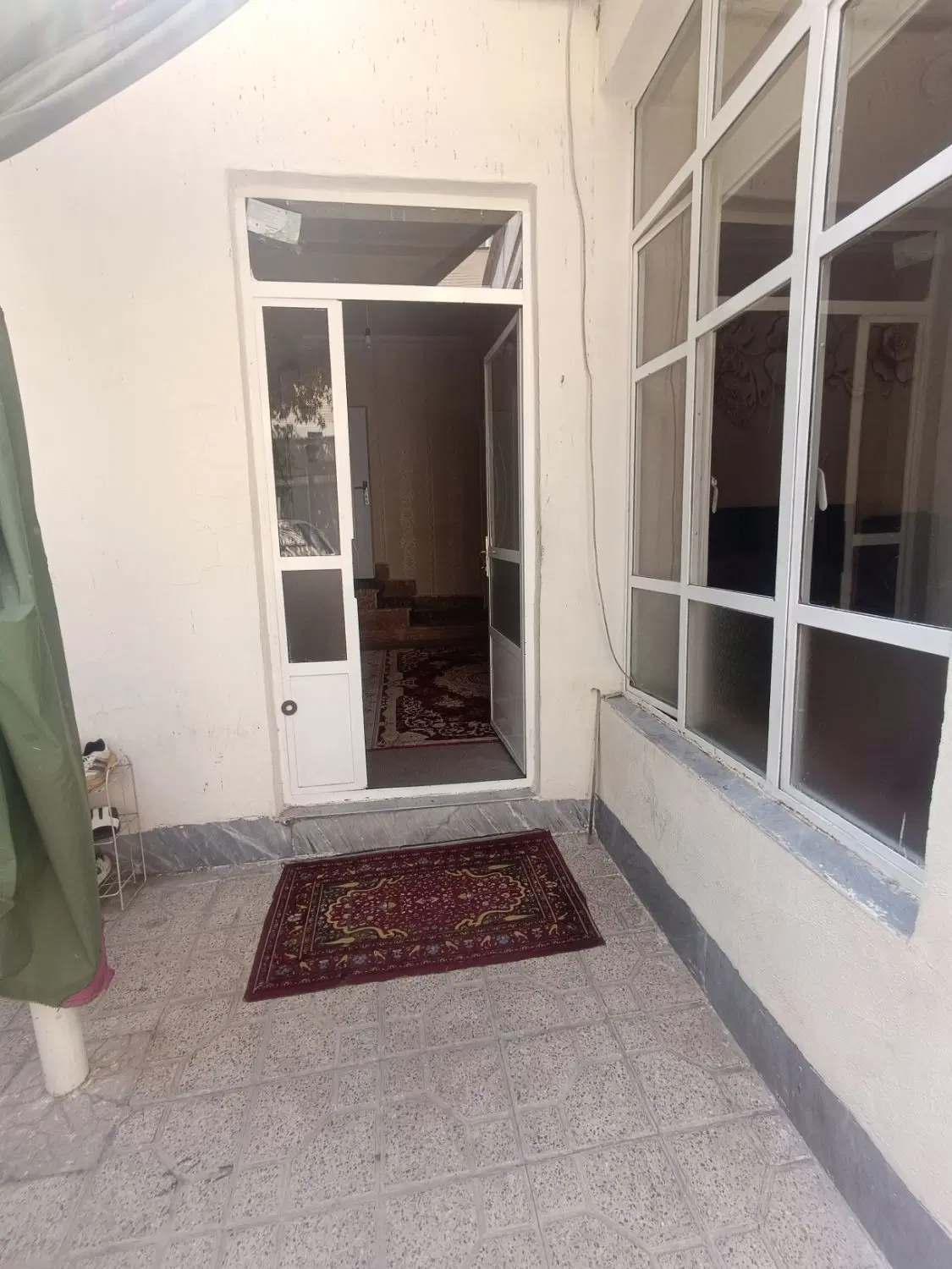 حیاط ۱۱۲ متر بهار ماشین رو