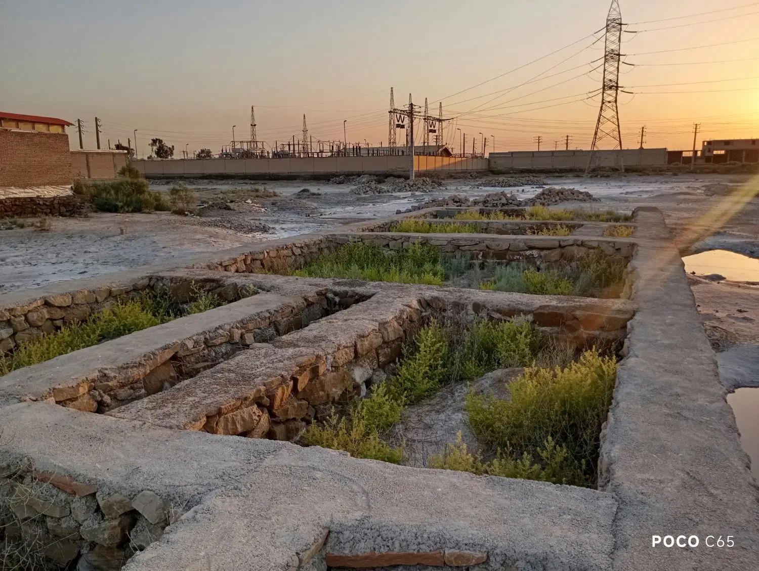 زمین روبروی بیمارستان