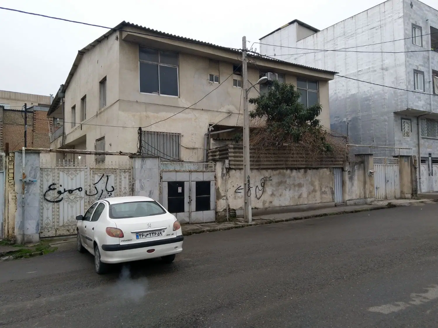 650 متر خانه ویلایی مناسب سکونت و ساخت‌وساز