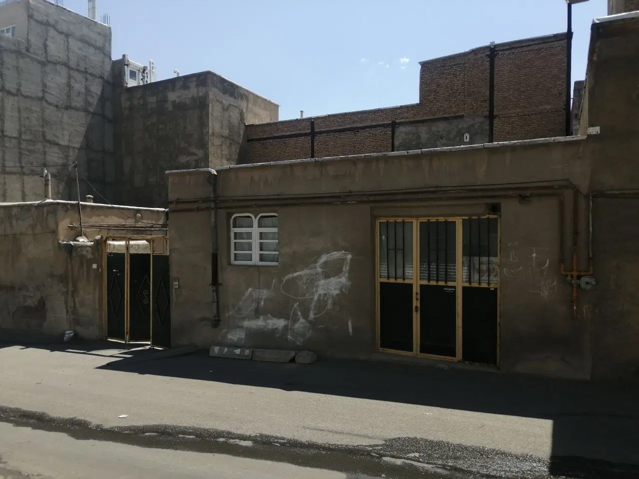 خانه کلنگی قابل سکونت دهنه ۱۵ متر و نیم