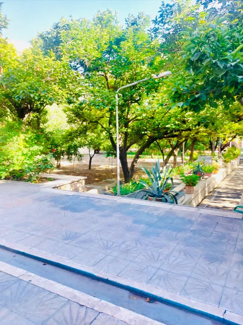 ۸۳۰۰ مترزمین موقعیت عالی برا باغ و سرمایه گذاری
