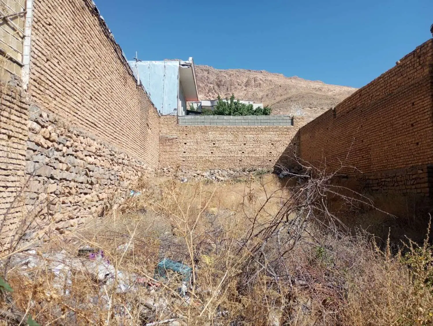 زمین فروشی