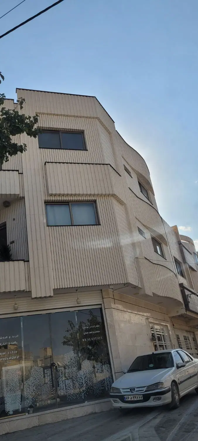 خریدار یک واحد اپارتمان