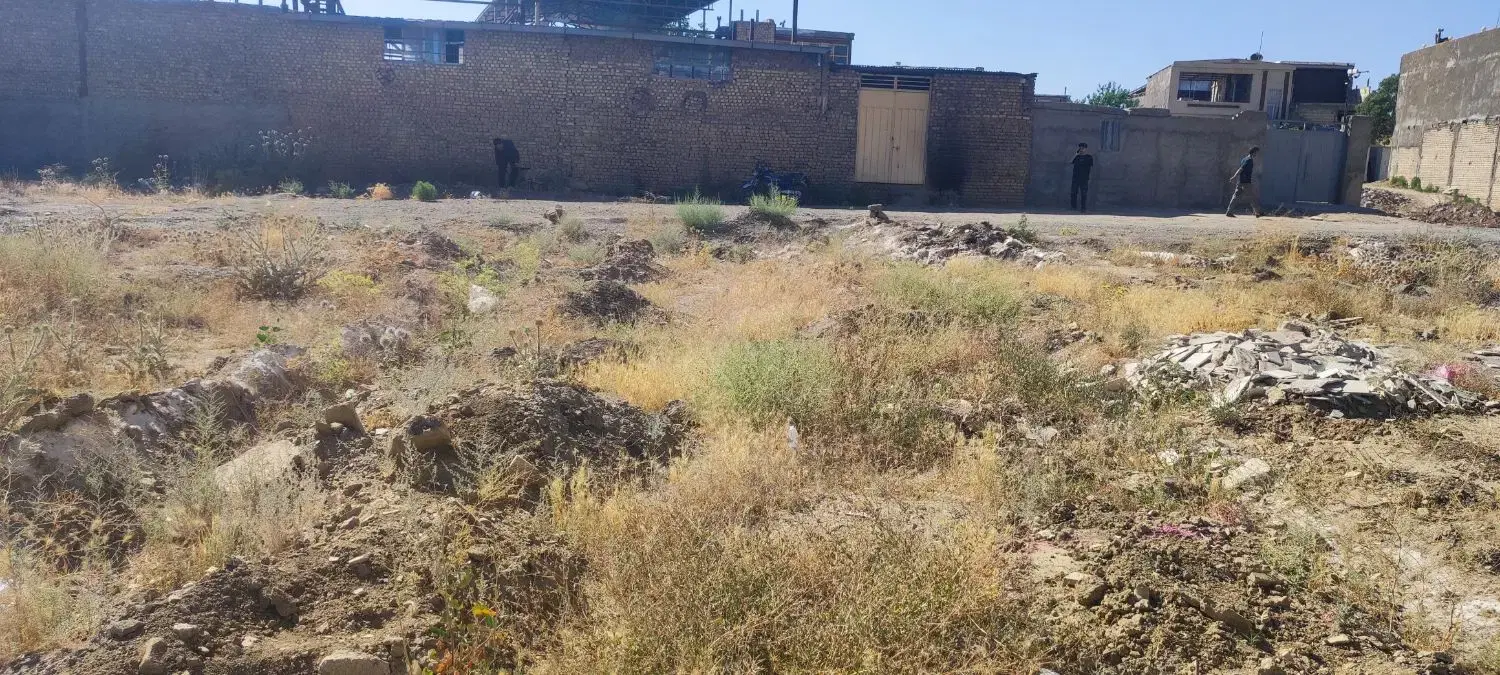 زمین ۱۸۰ متری