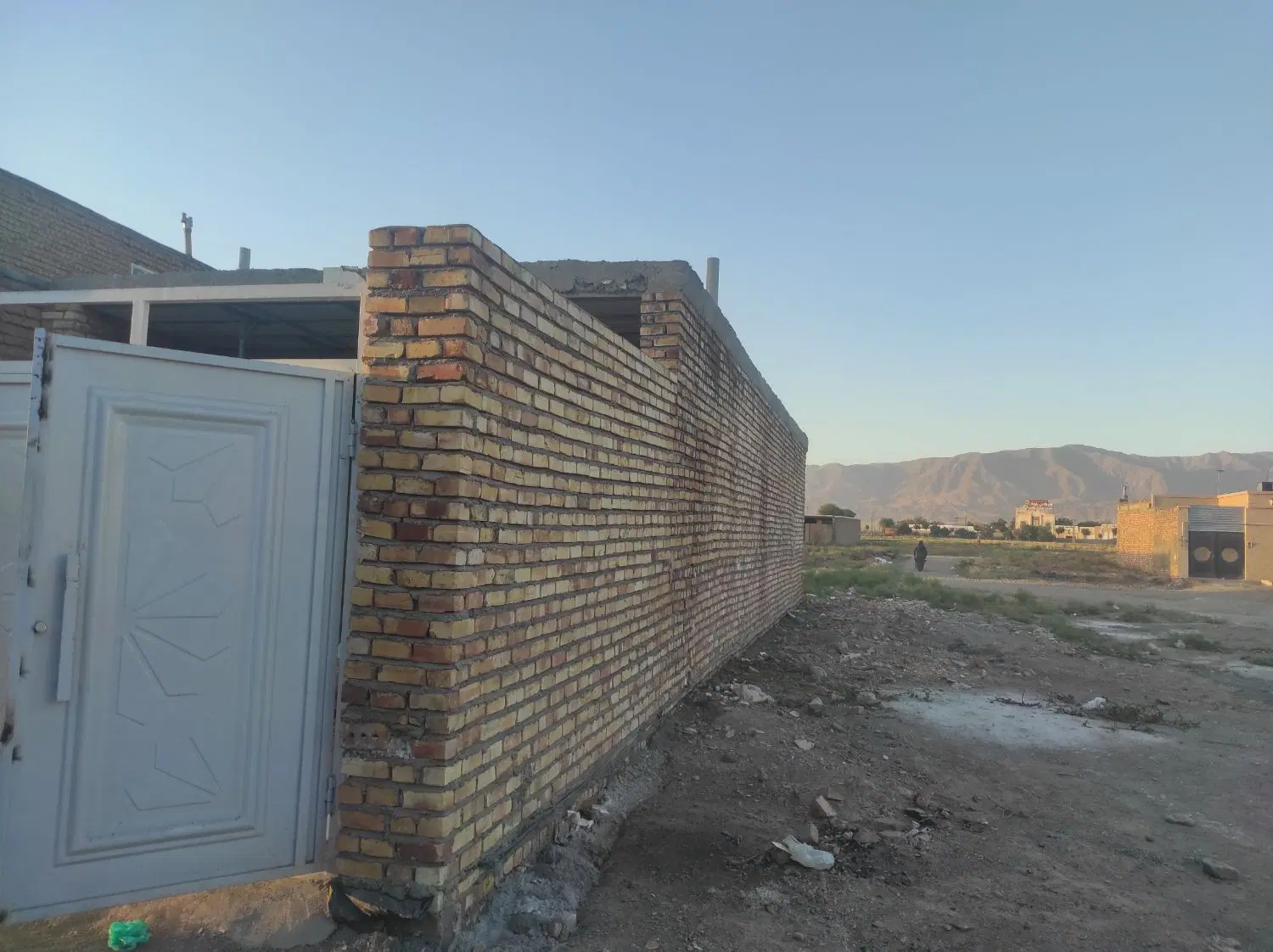 زمین مسکونی چهار دیواری