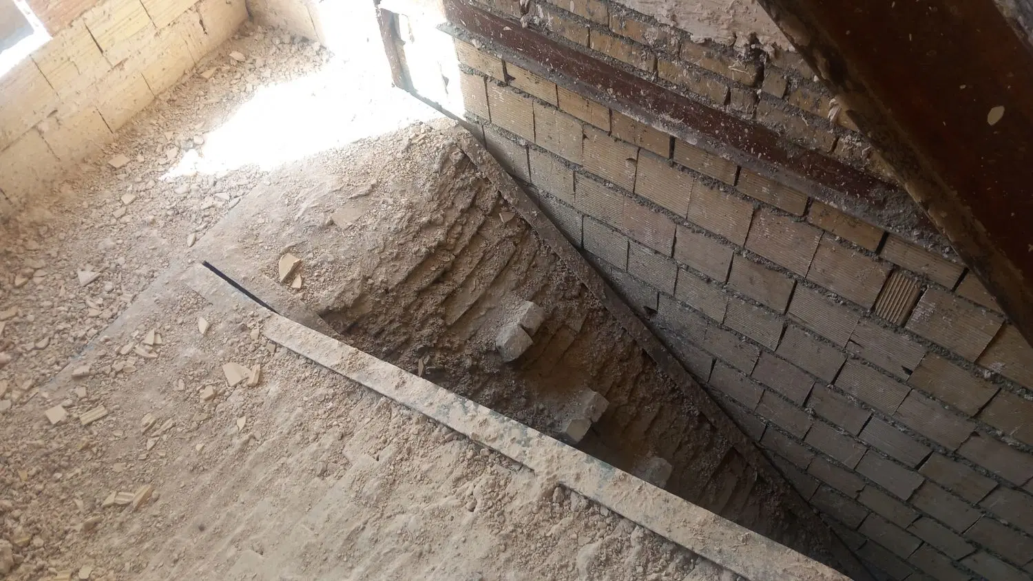 طبقه دوم روی همکف  توس ۶۵