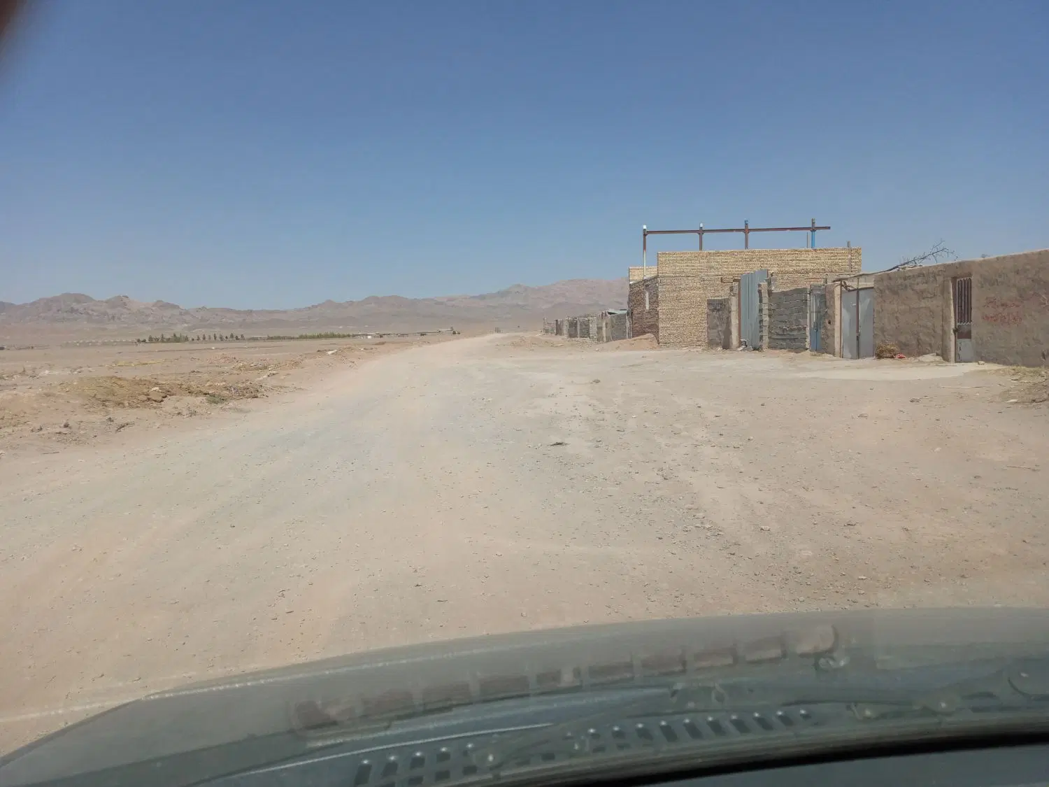 زمین مزروعی چسبیده بطرح