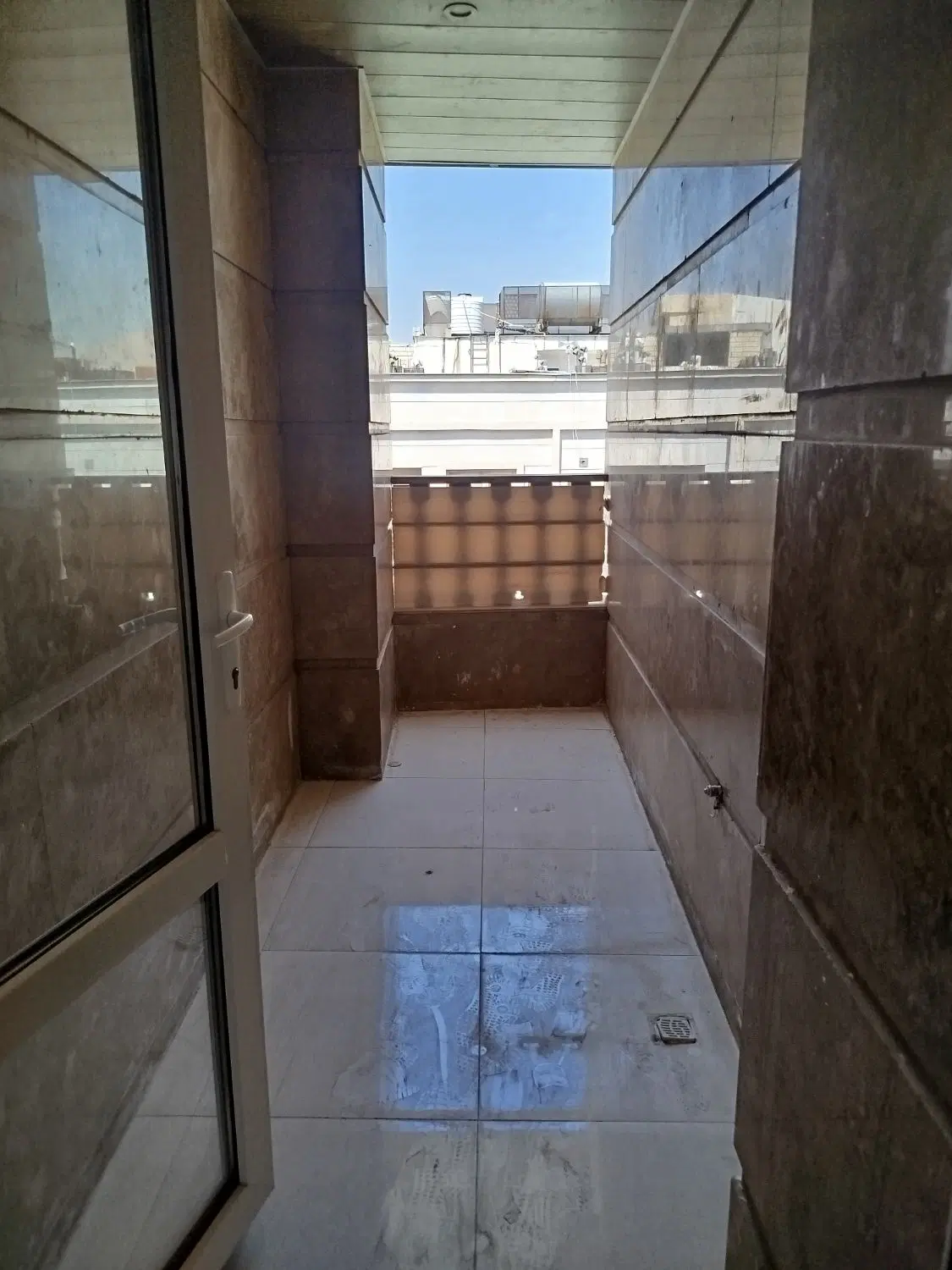 فروش واحد تک خوابه درخیابان۲۰متری قهرمانی
