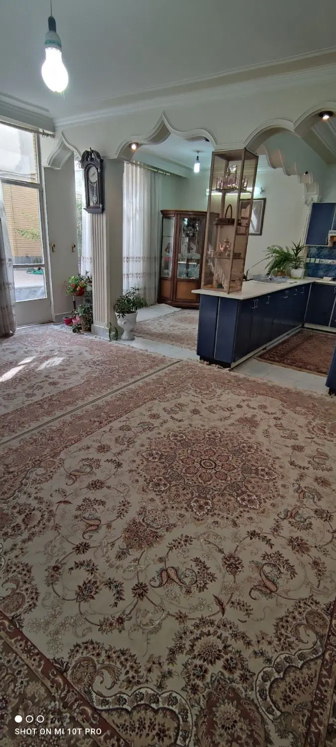 منزل ویلایی 2طبقه رباط اول ابتدای خیابان ساحل