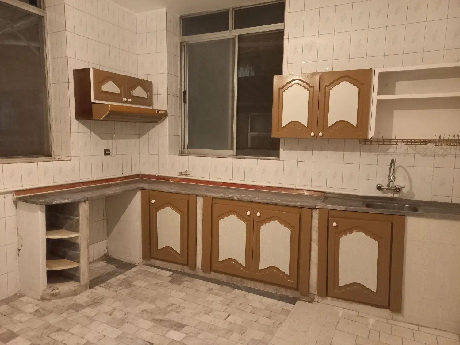 منزل تک واحدی دربست حیاط دار