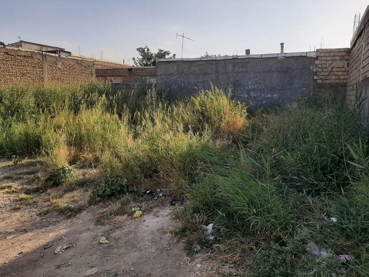 زمین مسکونی ۴۰۰متری.