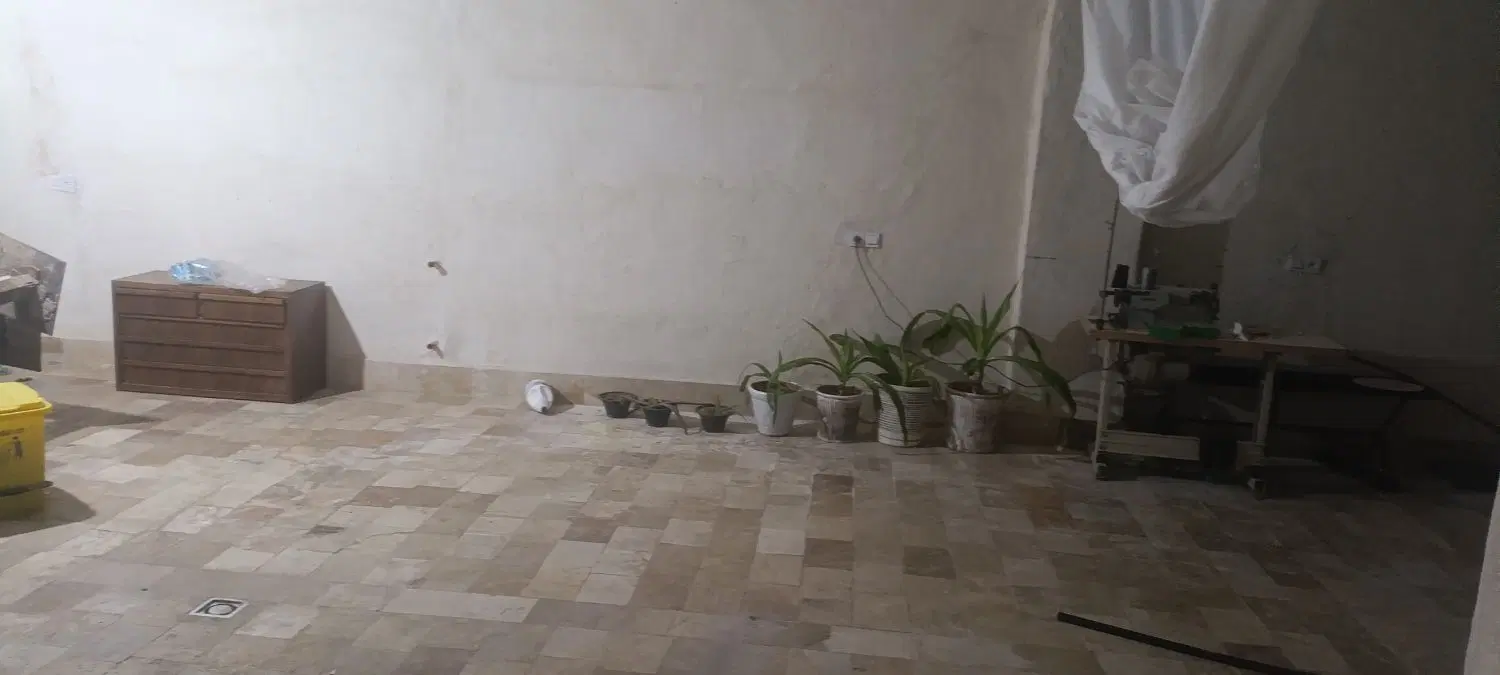 پارکینگ و زیر زمین ۴۰۰ متر