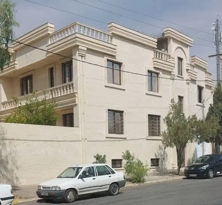 ویلایی دوطبقه با سوئیت و مغازه