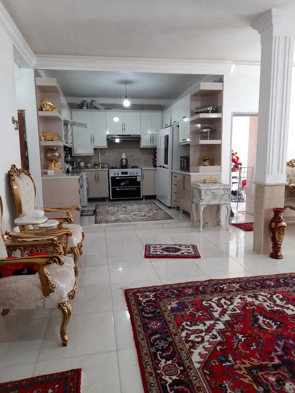 حیاط ویلایی ۲ طبقه چاوان
