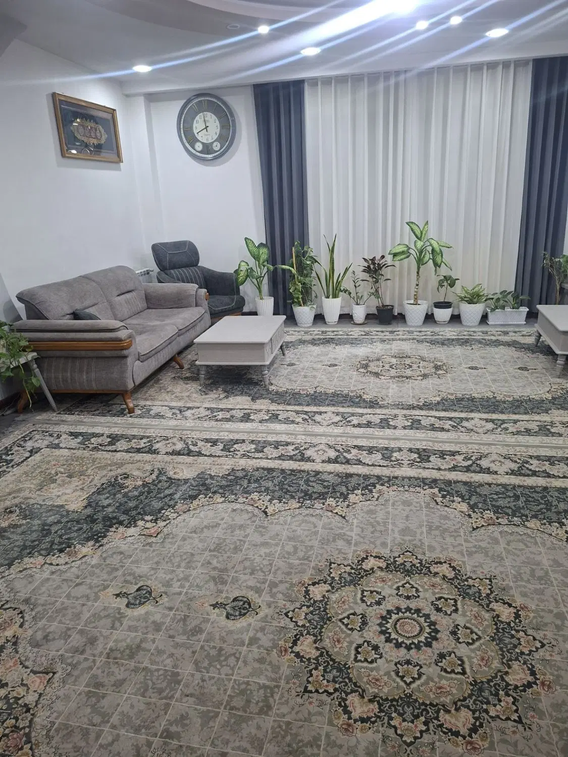 ساختمان در دو طبقه مجزا به همراه یک سوییت ۵۰متری