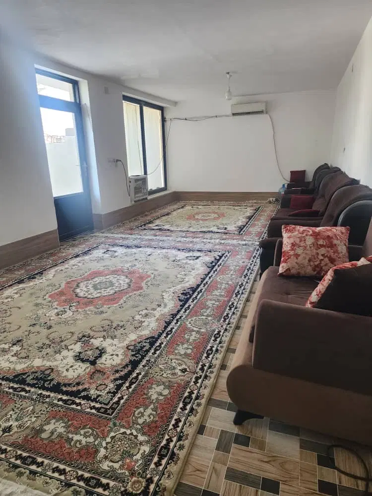 باغ 1100 متری با ساختمان و آب و برق در زرقان