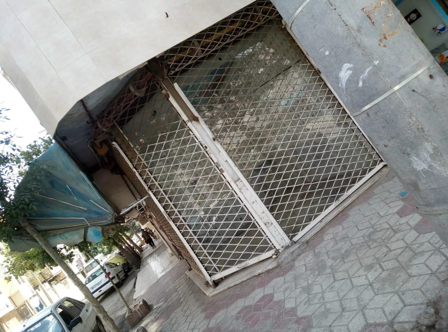 مغازه سر نبش