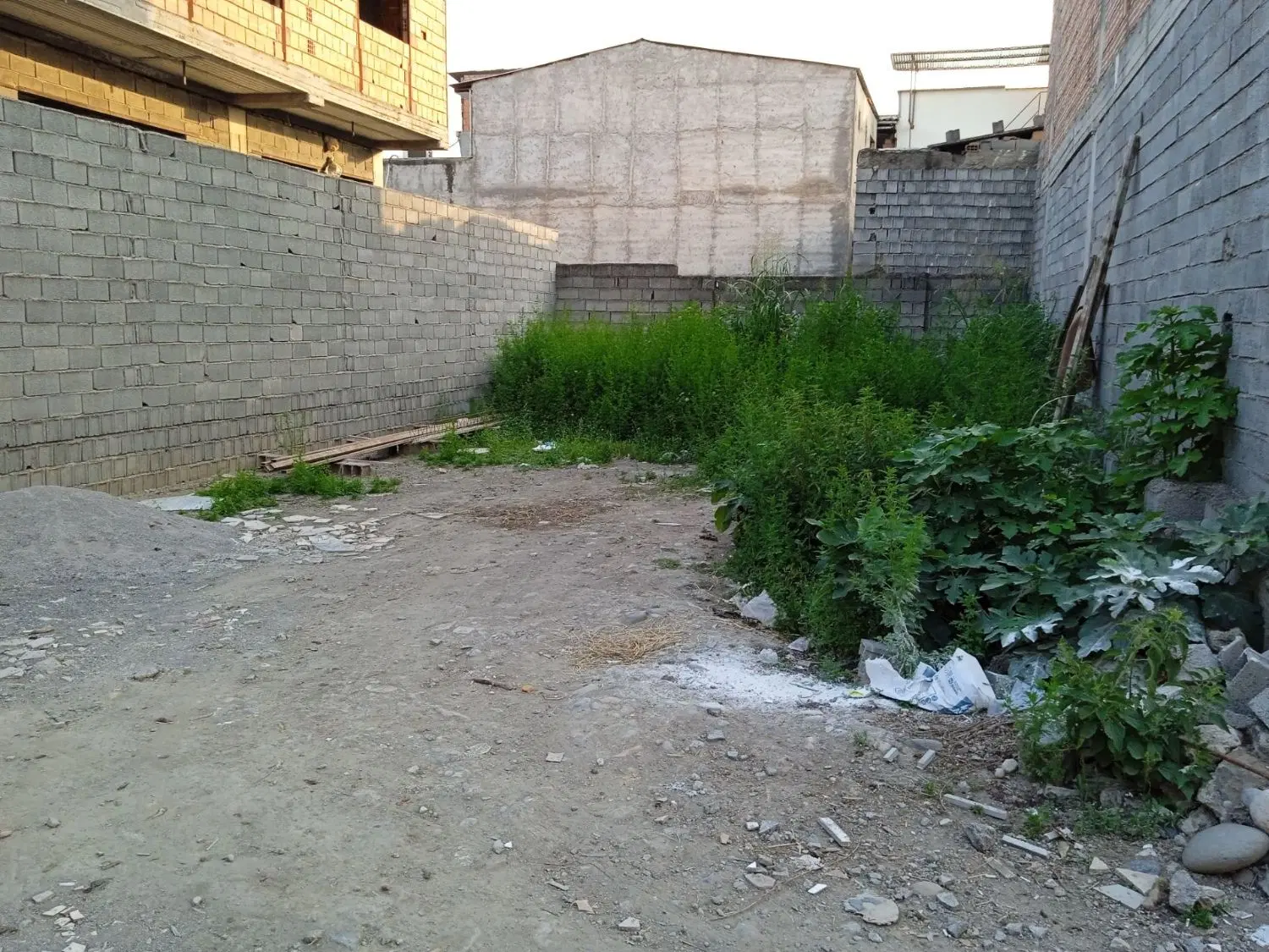 زمین مسکونی
