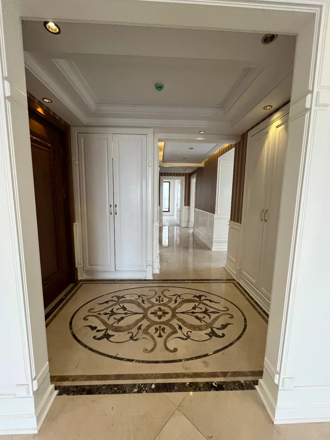 تاپ لوکیشن نیاوران - ۲۰۰ متر - فول مشاعات