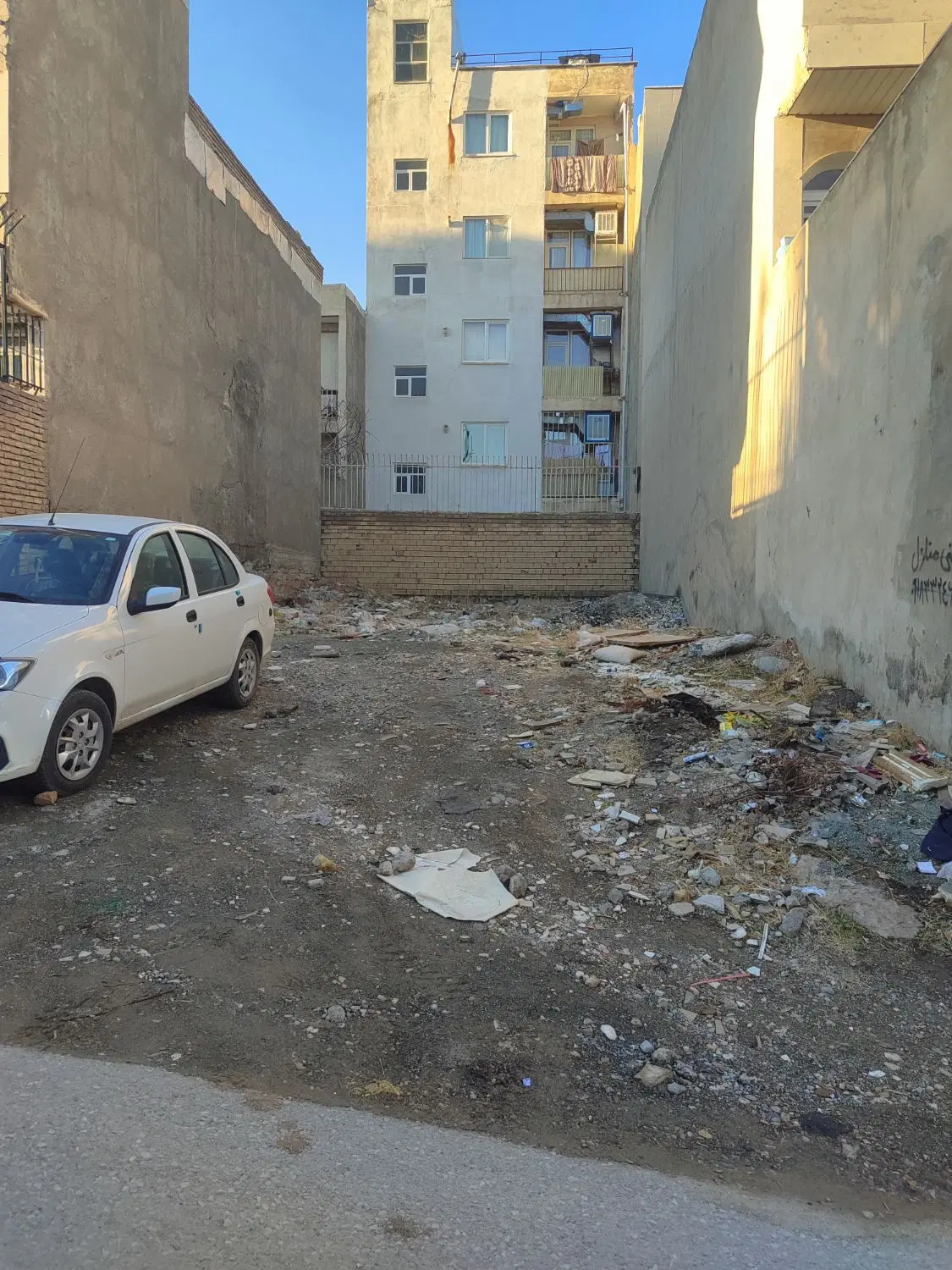 زمین نزدیک میدان پردیس