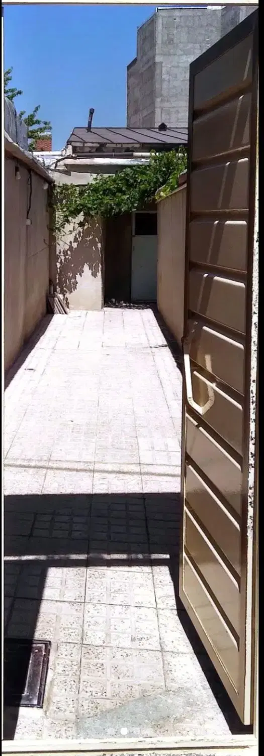 خانه ویلایی۲۱۵متری واقع  در خیابان توحید(دباغها)