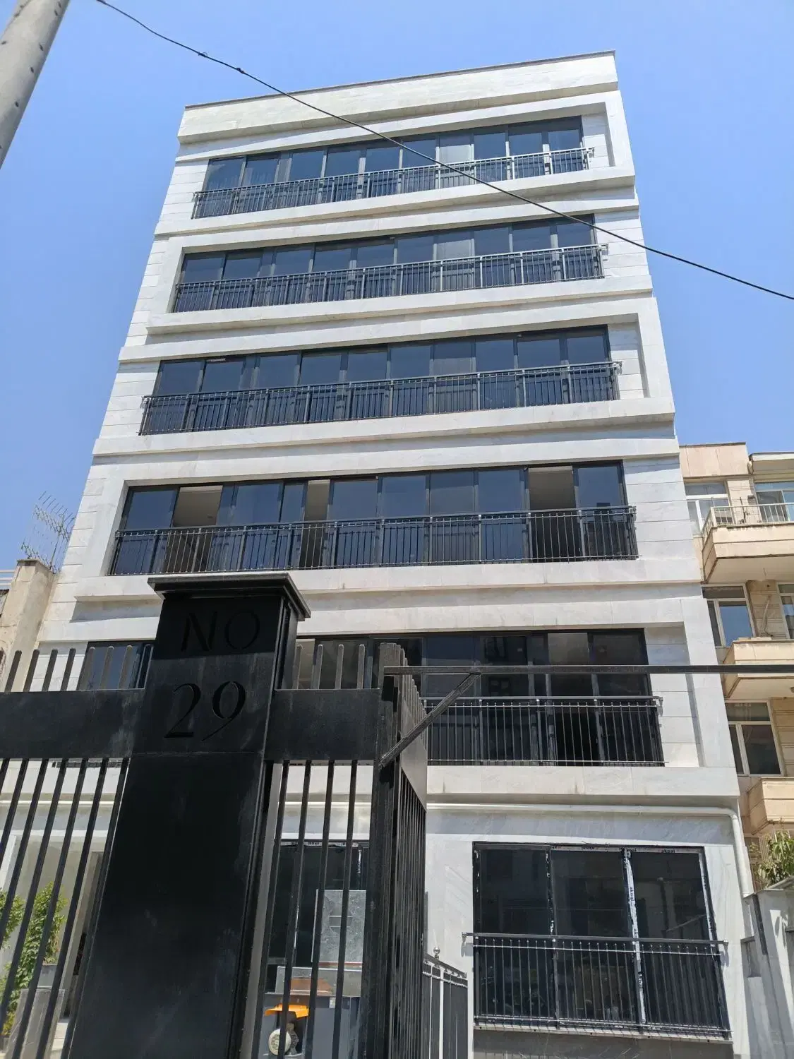 1300متر مستغلات سند اداری یکجا کریمخان ایرانشهر