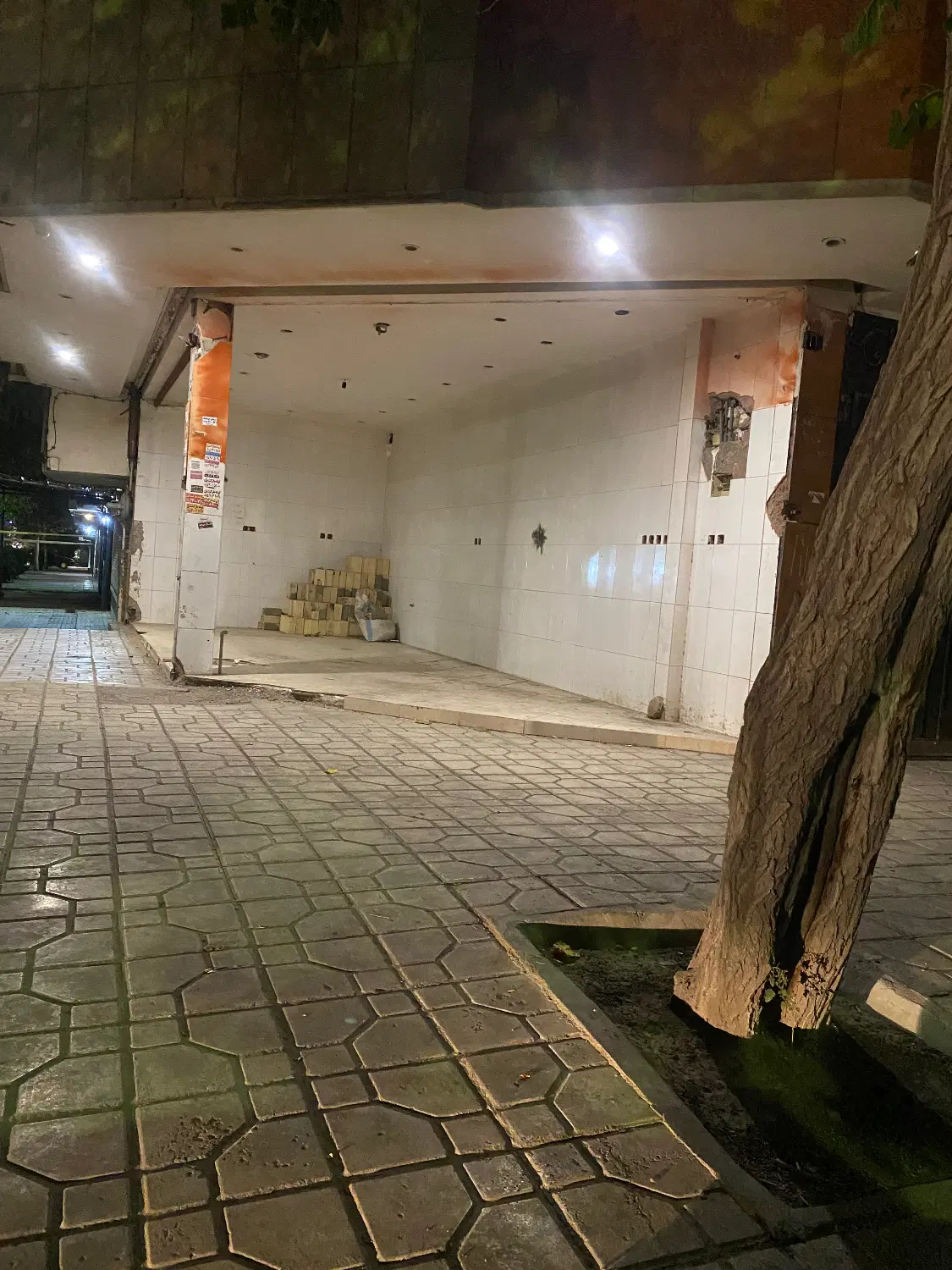 مغازه بدون تجاری امامت ۴۴نبش چهارراه اول