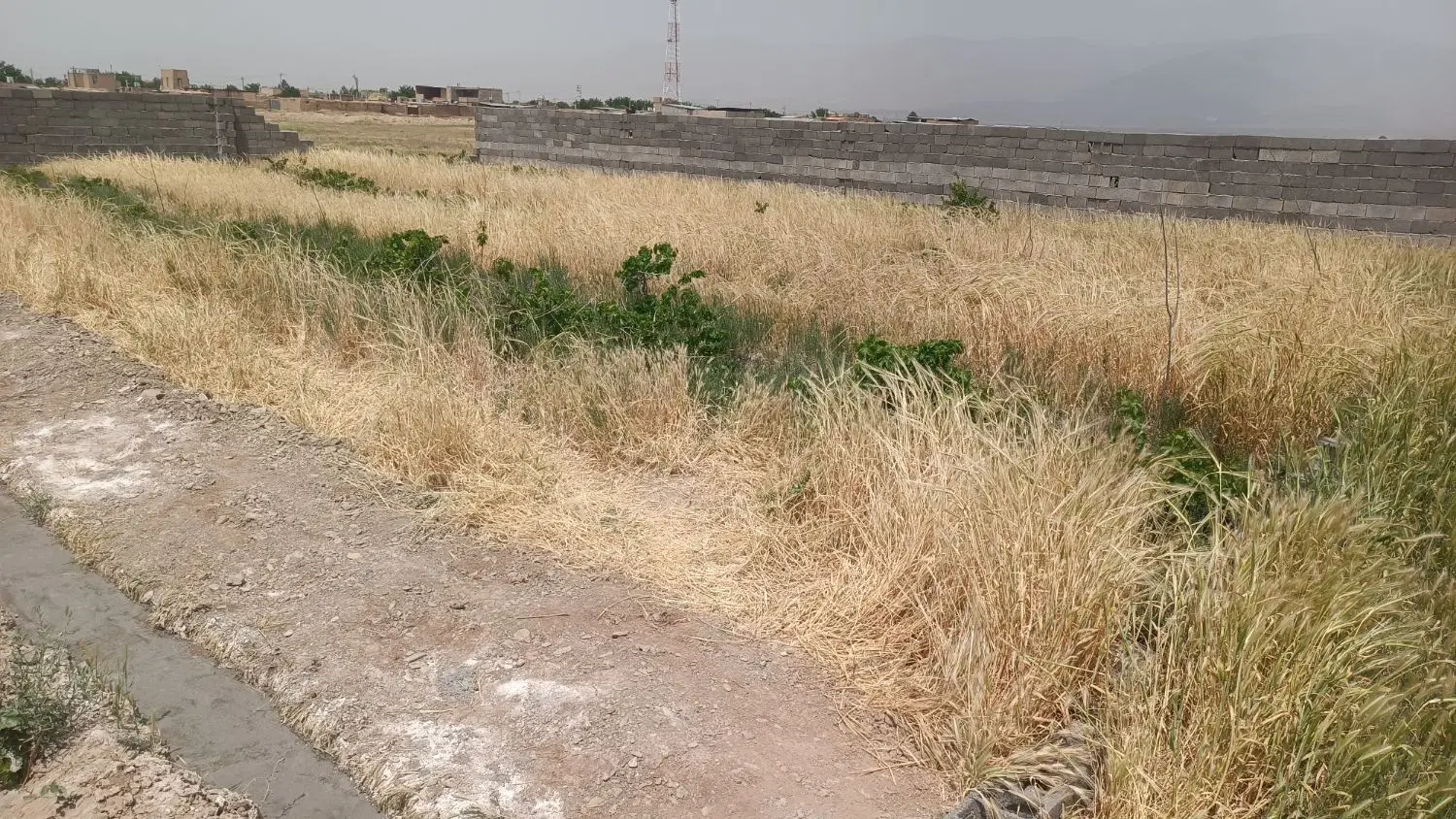 ۴۰۰متر زمین نزدیک جاده روستا