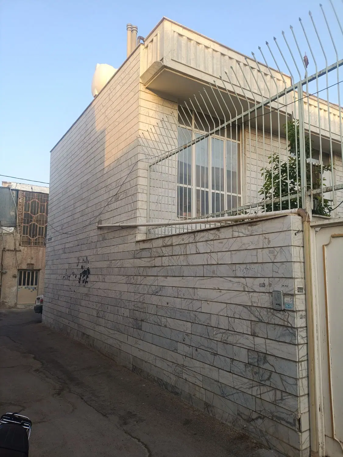 فروش منزل دوطبقه مستقل دو نبش