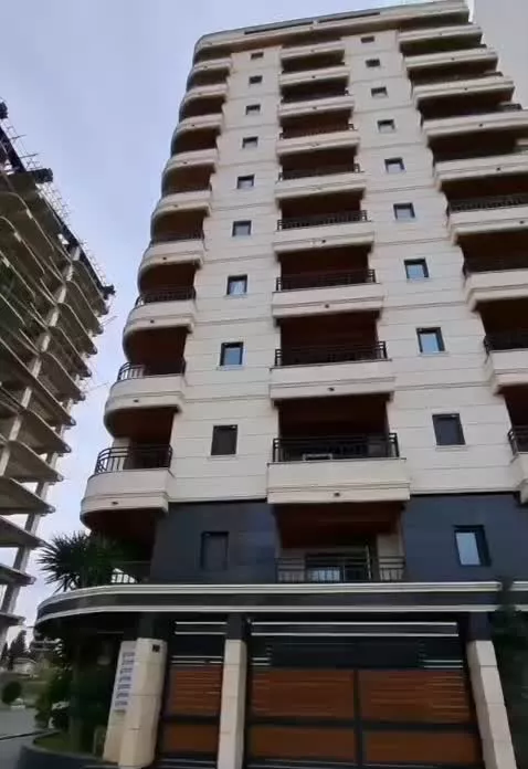 آپارتمان خوش نقشه شیک و مدرن با دید ابدی دریا