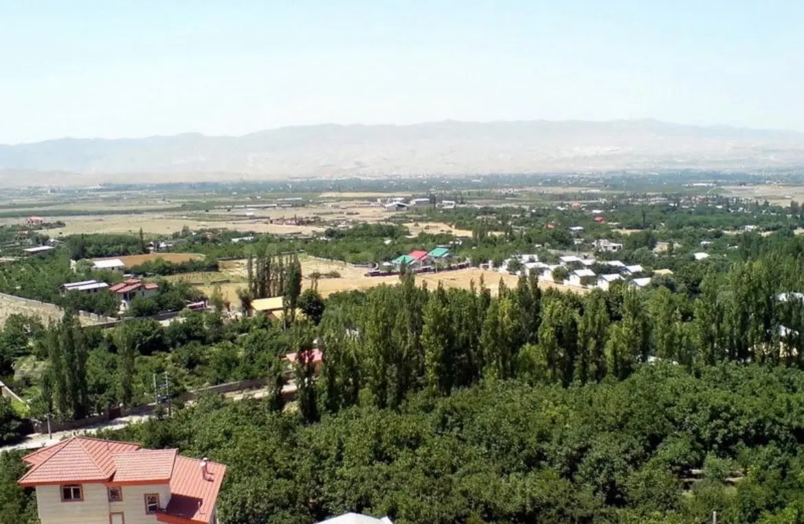 دهکده زیبا و ییلاقی آیینه ورزان
