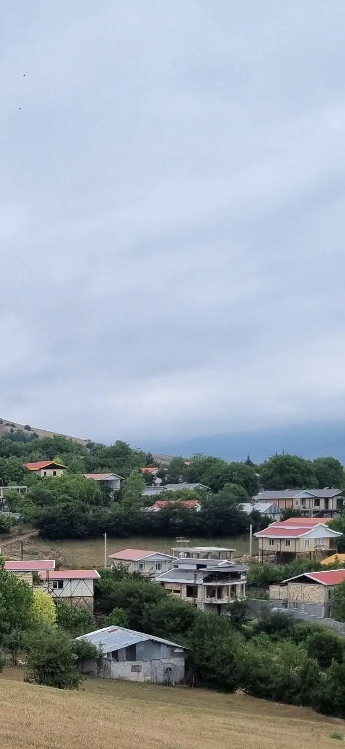 ۲۰۰۰متر زمین که بیش از نصف داخل بافته گردویشه