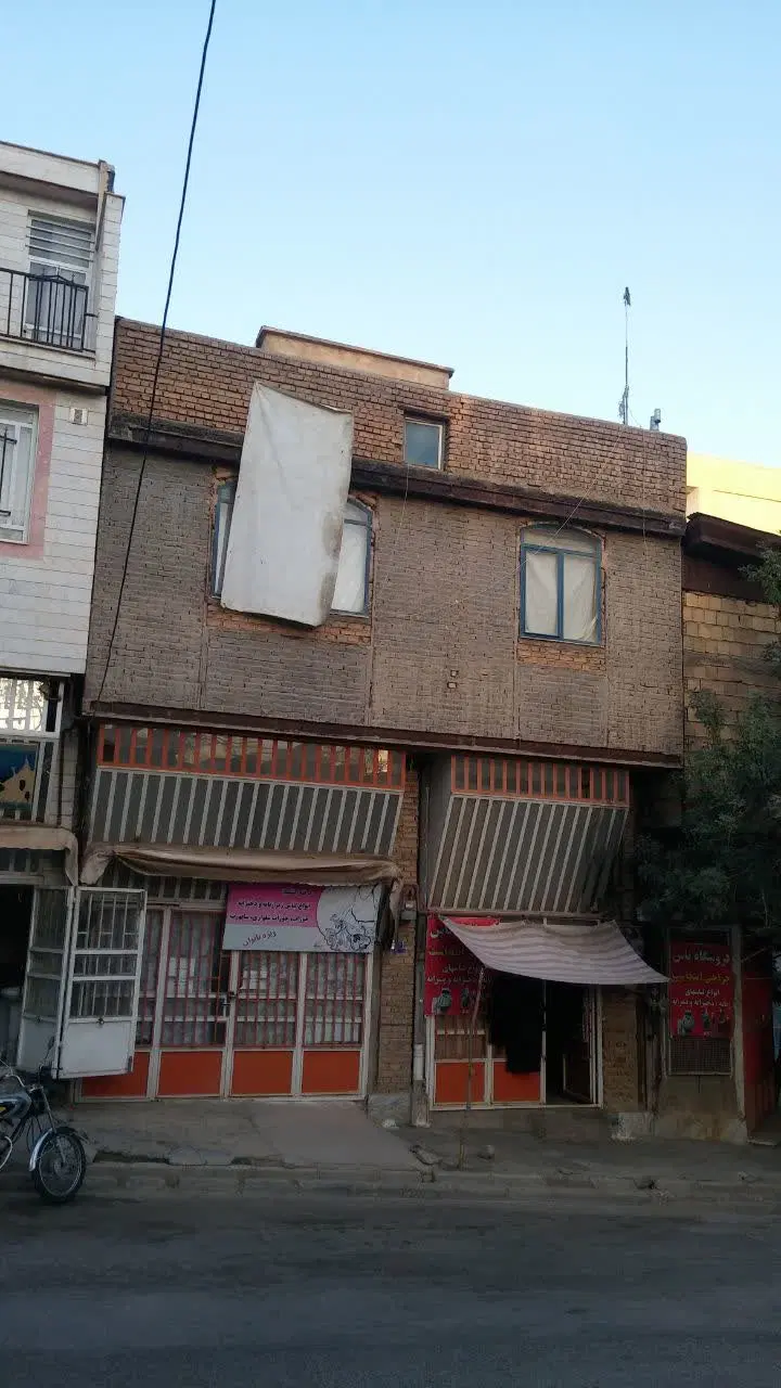 مغازه تجاری در اندیشه زیبا